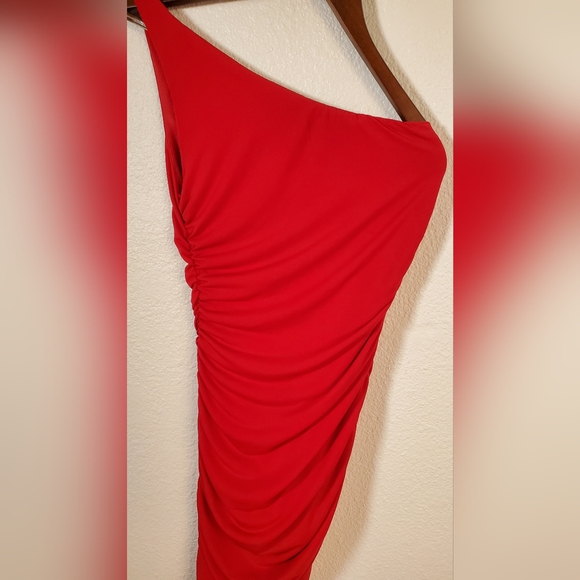LULUS Total Appeal Red Ruched One-Shoulder Bodycon Midi Dress red in small - Picture 6 of 6